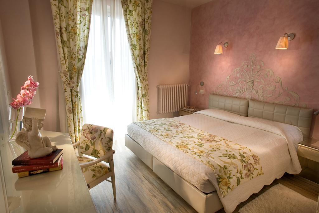 Hotel Serenella Sirmione Room photo
