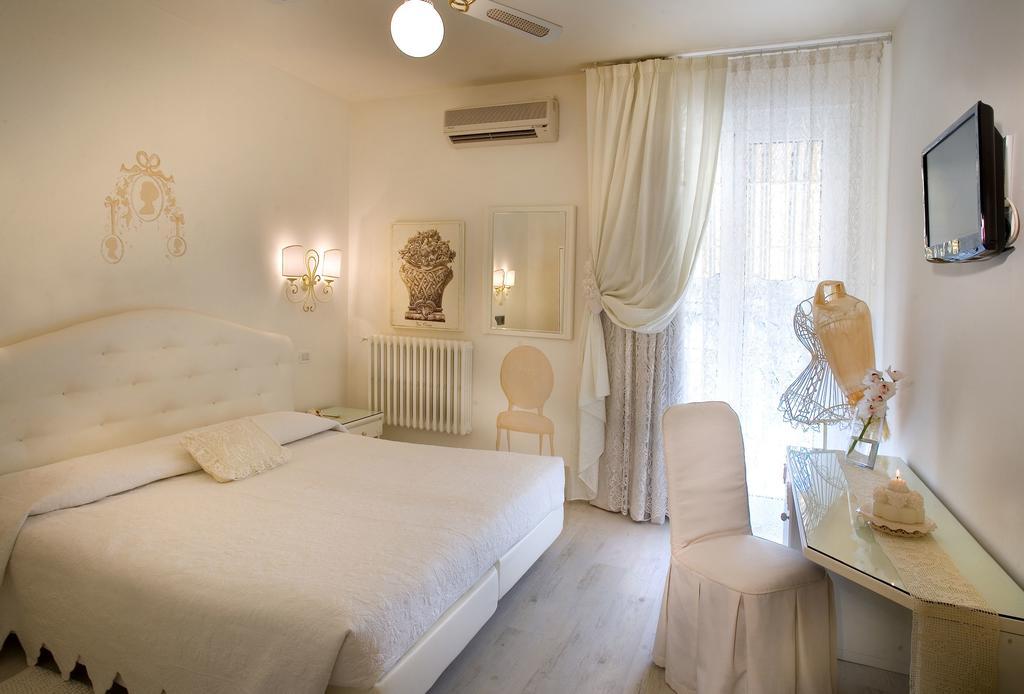Hotel Serenella Sirmione Room photo